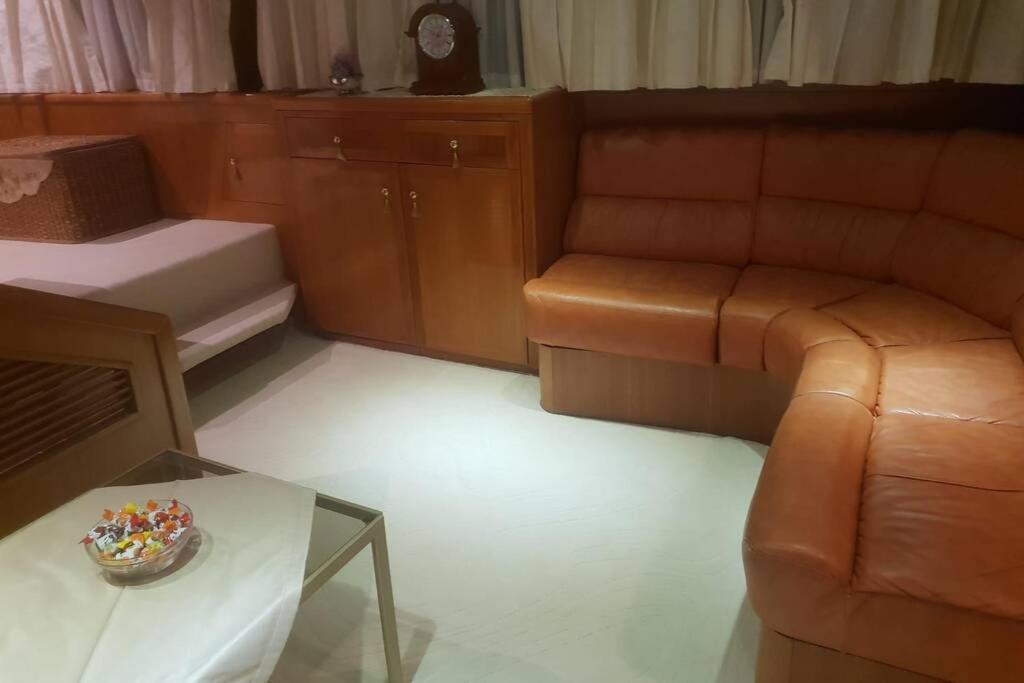 Motor Boat Paloma Rea Hotel na wodzie *
