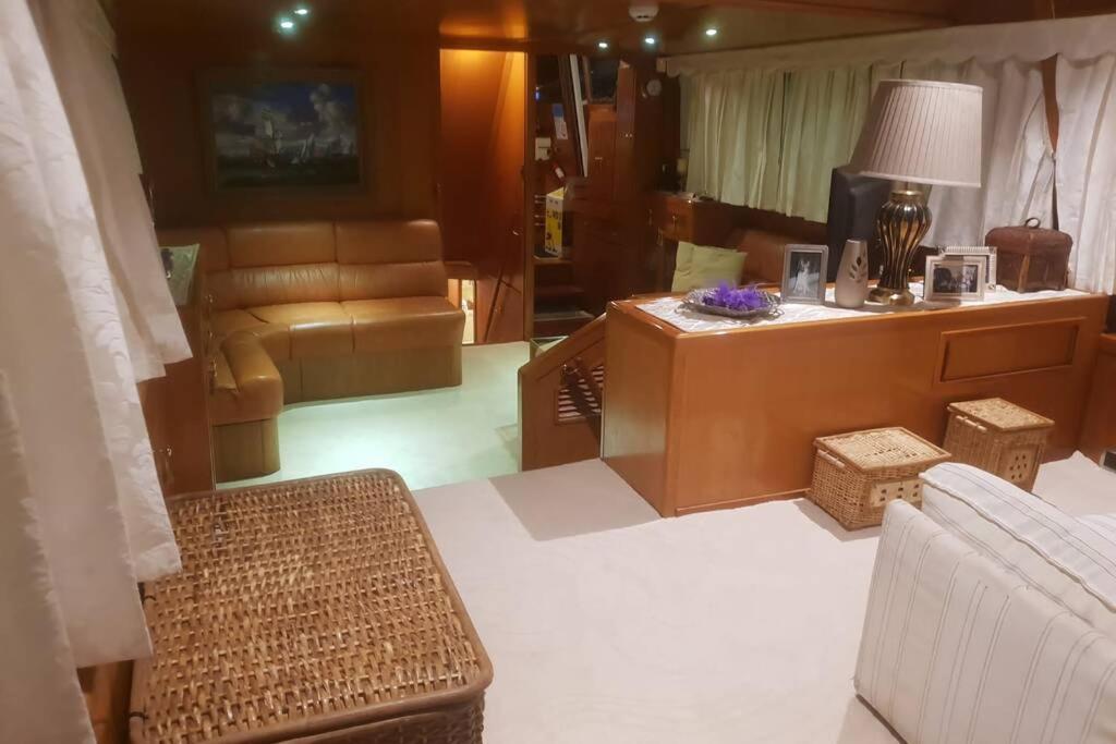 Hotel na wodzie Motor Boat Paloma Rea *