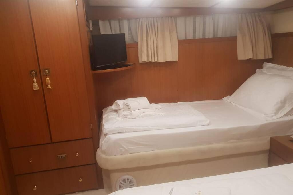 Úszó hotel Motor Boat Paloma Rea