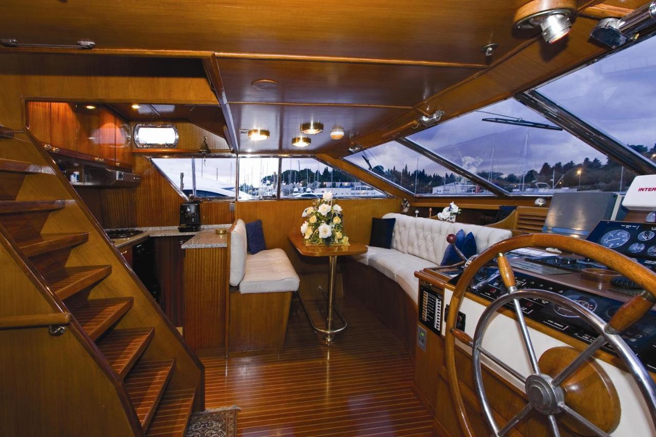 Motor Boat Paloma Rea Hotel na wodzie Trogir